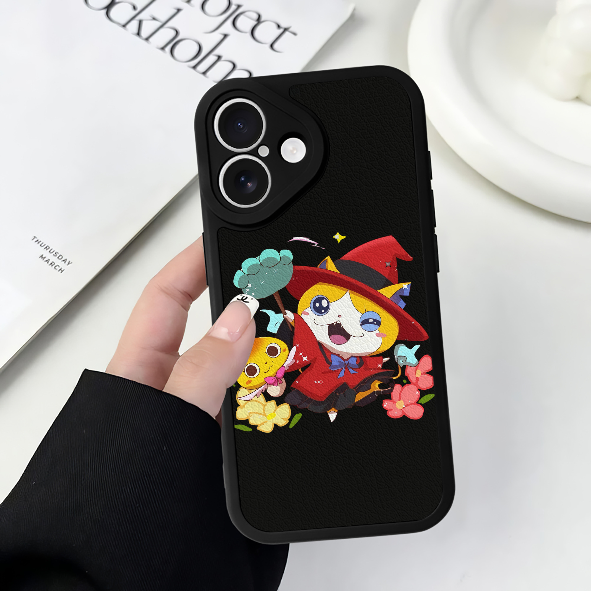 （画像用） 妖怪ウォッチ Yo-kai Watch 【iPhone 16シリーズ対応】シリコンスマホケース（レザー調） 材質：シリコン
